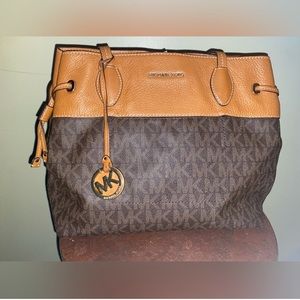MICHAEL KORS LARGE SHOULDER BAG